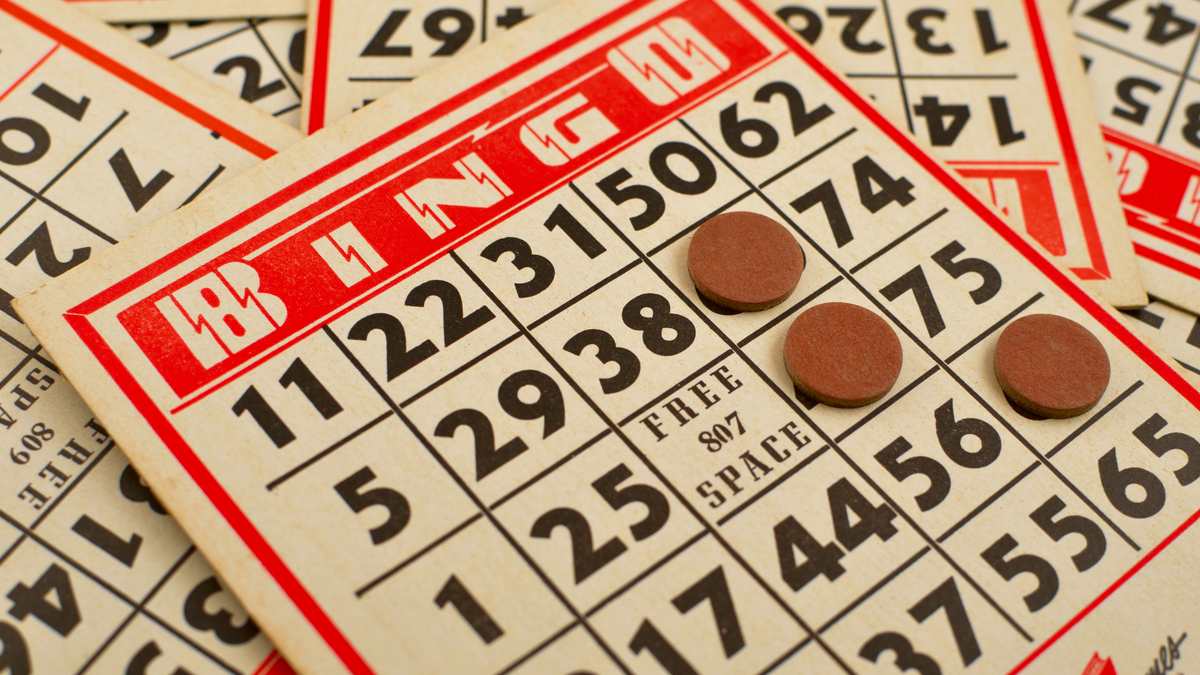 Bingokort med spelmarkörer